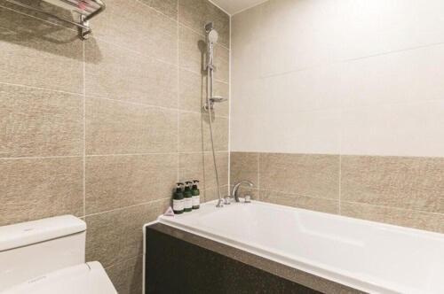 Hotel Chicago Changwon Exteriör bild