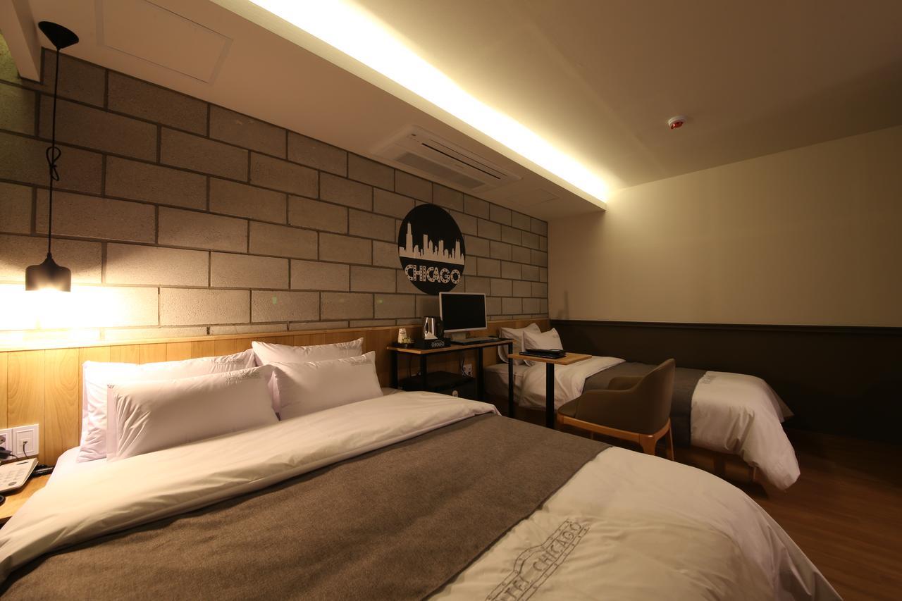 Hotel Chicago Changwon Exteriör bild