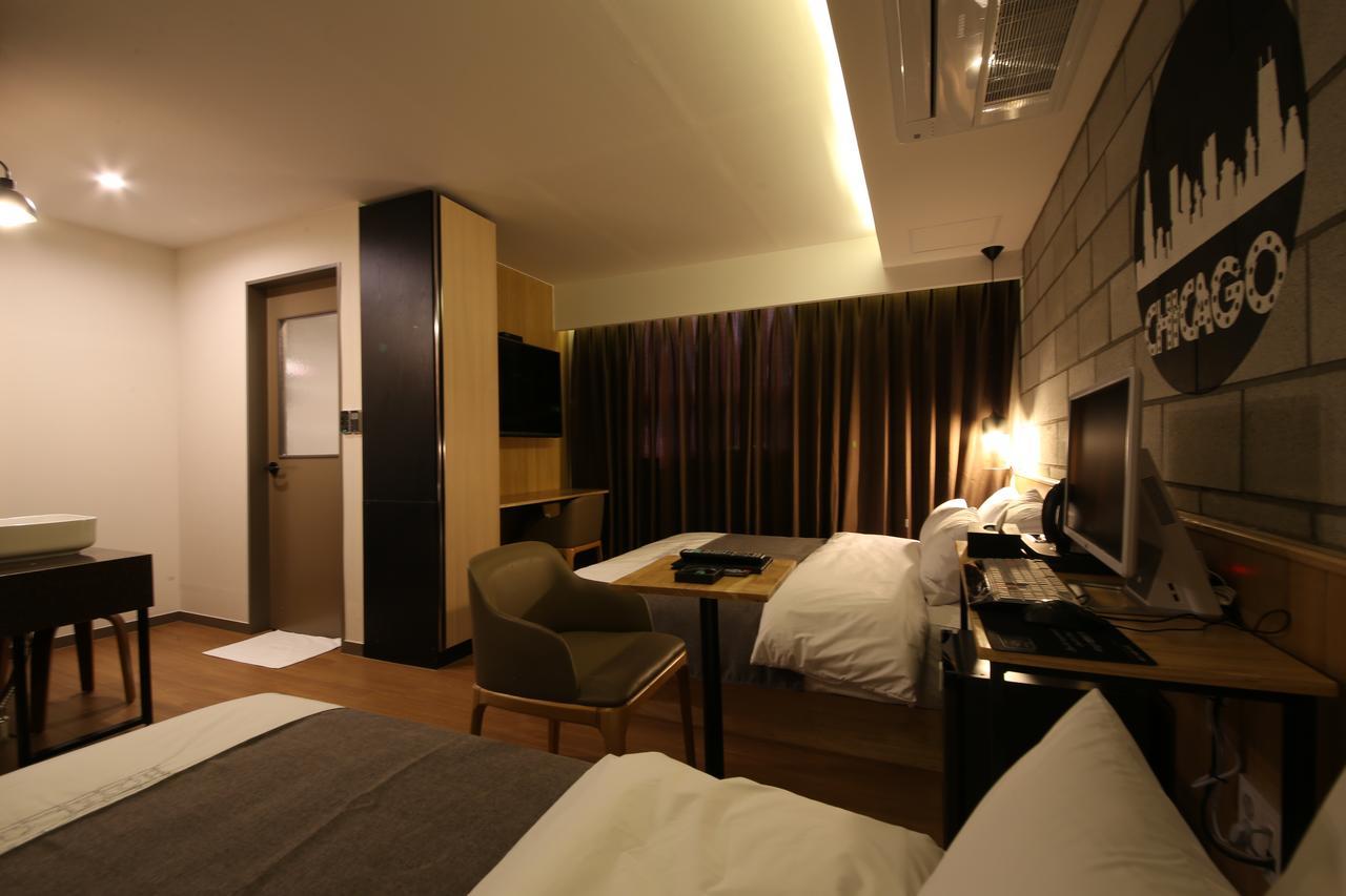 Hotel Chicago Changwon Exteriör bild