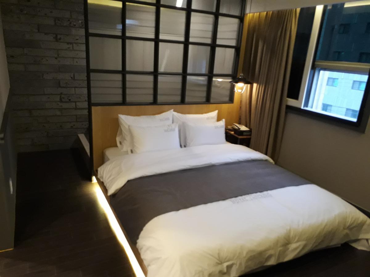 Hotel Chicago Changwon Exteriör bild
