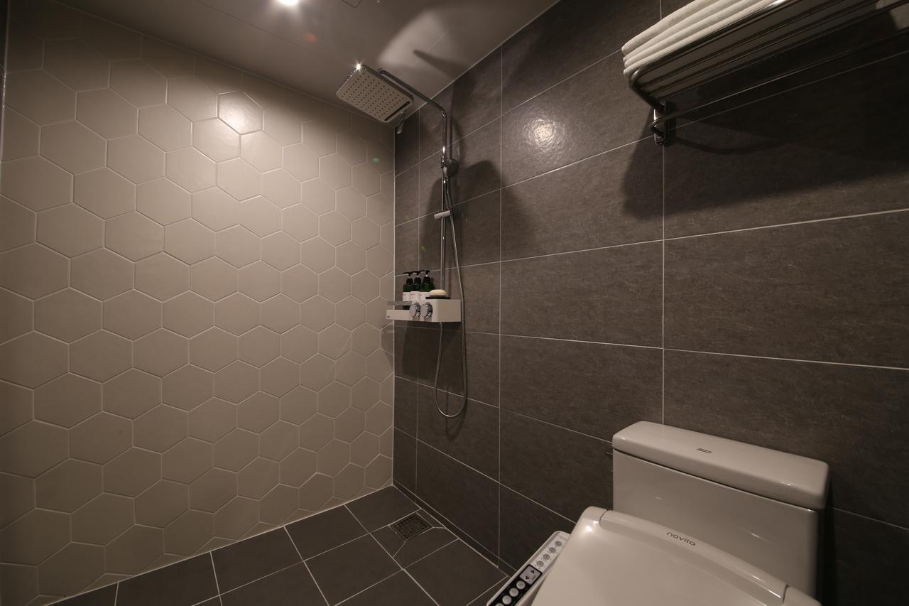 Hotel Chicago Changwon Exteriör bild